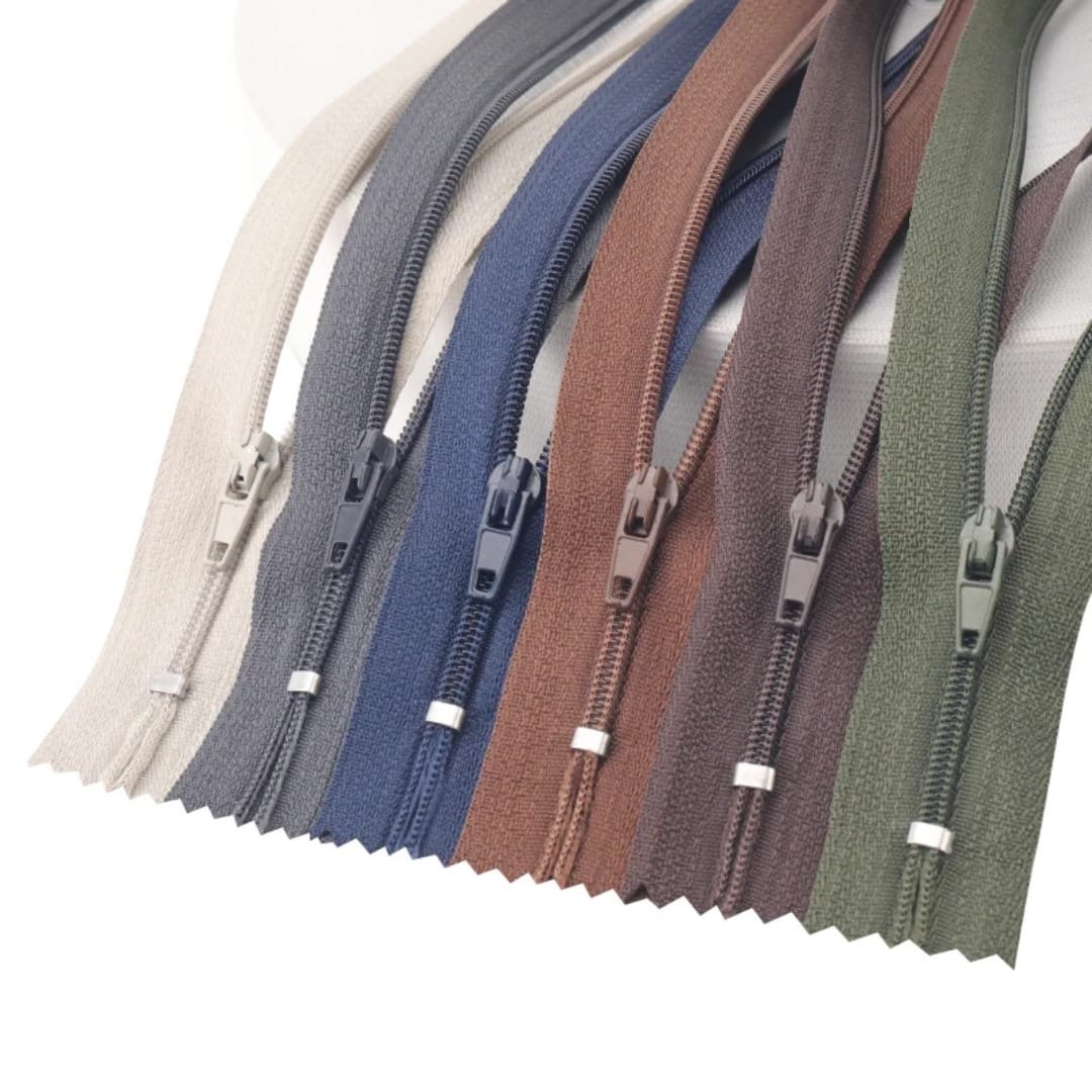 Factory Low Price Fast Delivery Zipper 25 Color #3 Nylon Zipper Custom Zipper for Clothes Sewing Accessories