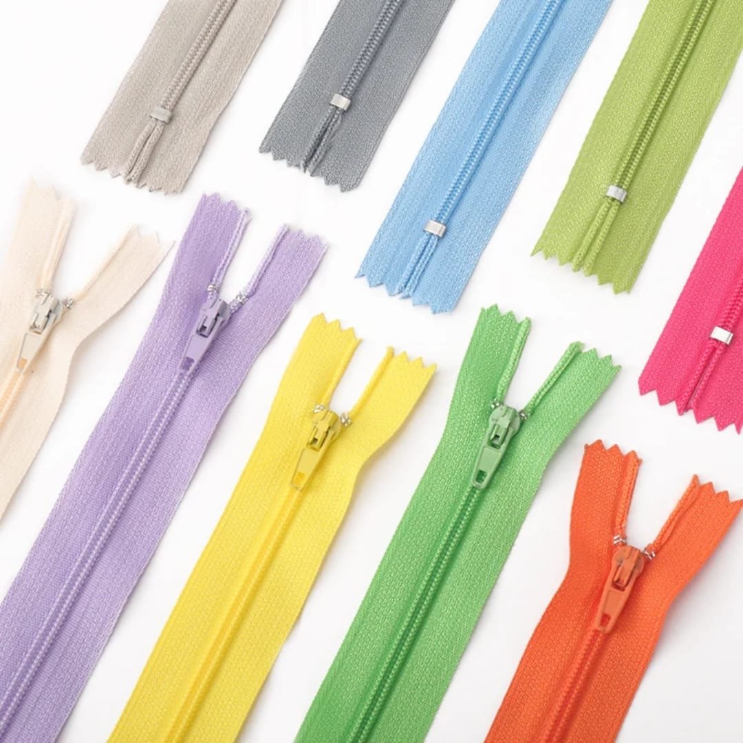 Factory Low Price Fast Delivery Zipper 25 Color #3 Nylon Zipper Custom Zipper for Clothes Sewing Accessories