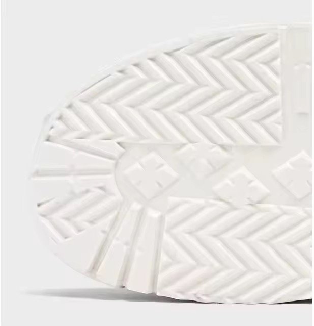 New Shoes Versatile Anti Slip Wear-resistant Niche Design Breathable Sports and Leisure Platform Mesh Board Shoes