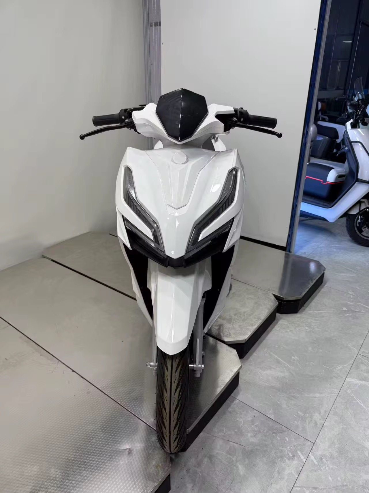 Popular Design Electric Motorcycle 72V20AH Electric Scooter E-Scooter for Adult Ebike