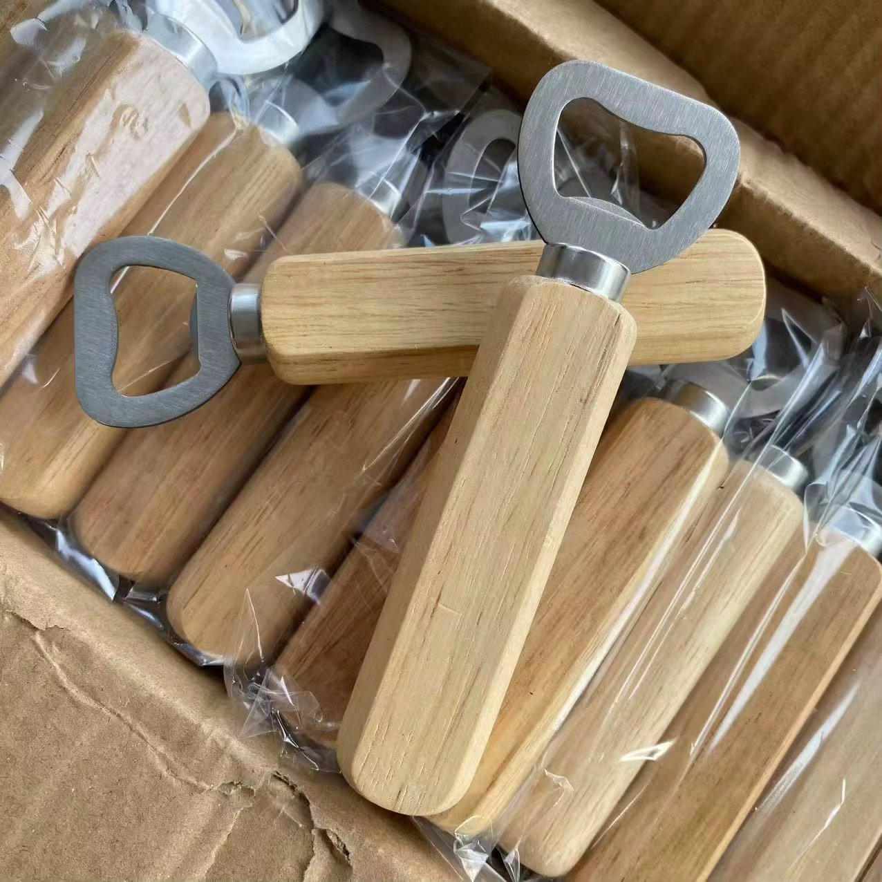 US Free Shipping Kitchen Gadget Wood Beer Opener Magnetic Round Engraved