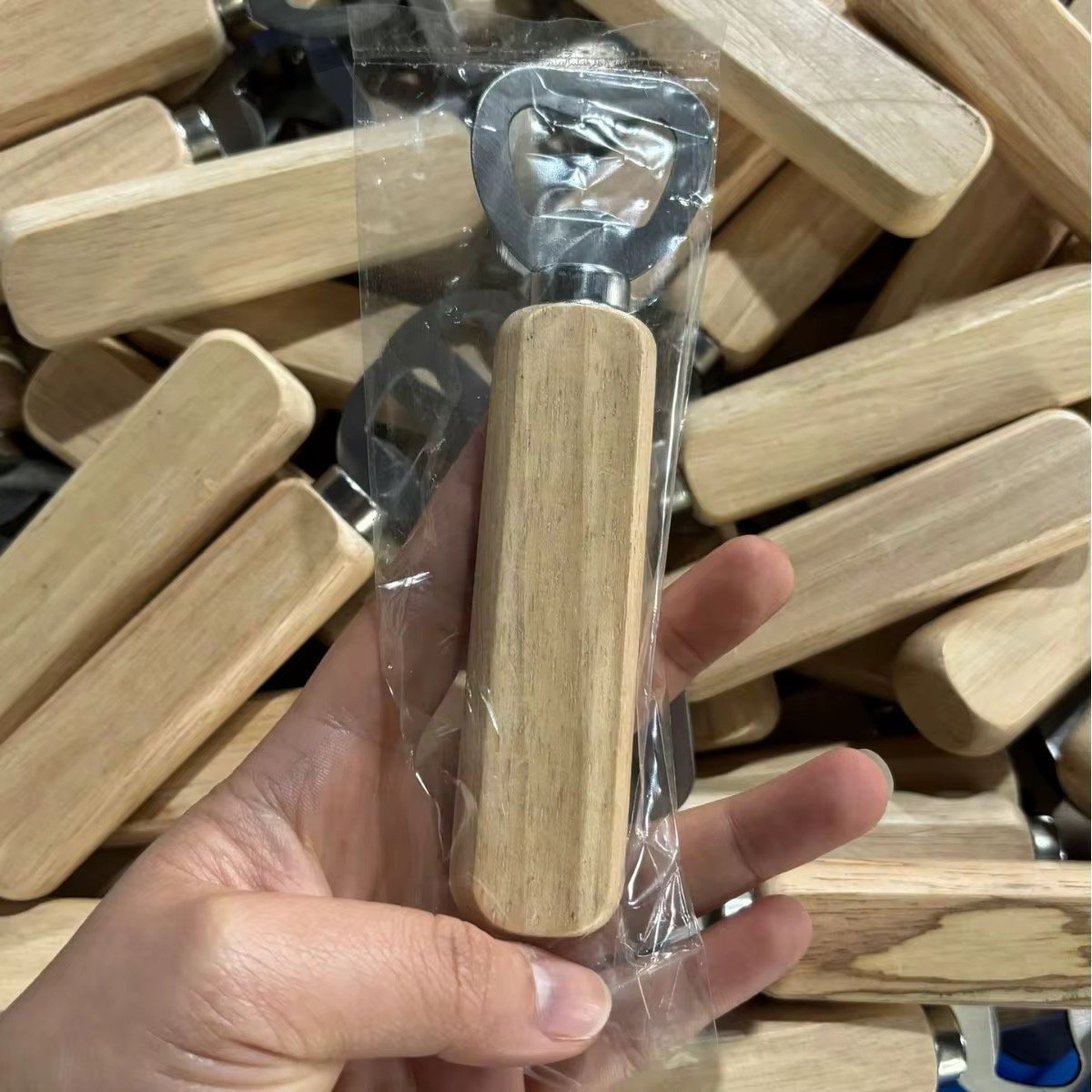 US Free Shipping Kitchen Gadget Wood Beer Opener Magnetic Round Engraved